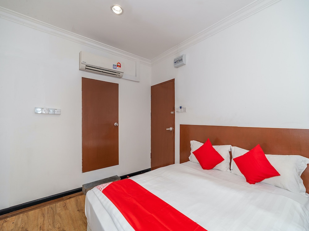 Super OYO 89847 Switz Paradise Hotel 16/24
