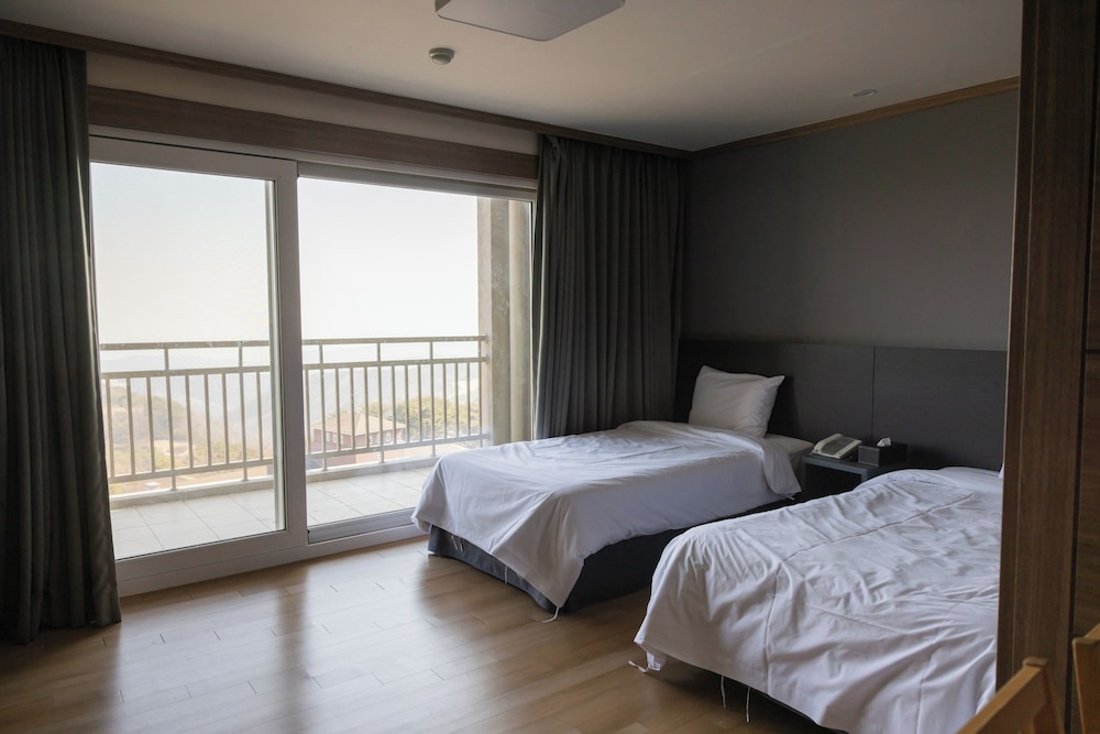 Mauna Ocean Resort 16/48