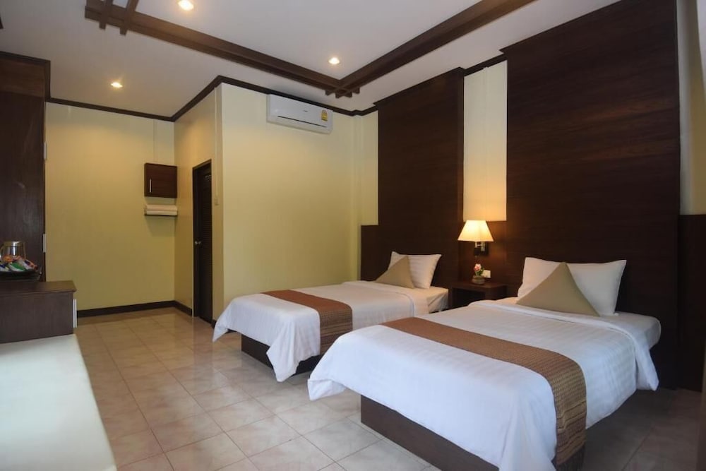 DELUXE, TWIN BEDS, GARDEN VIEW