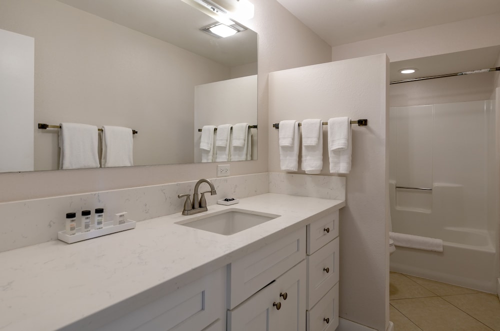 La Jolla Cove Suites 32/65