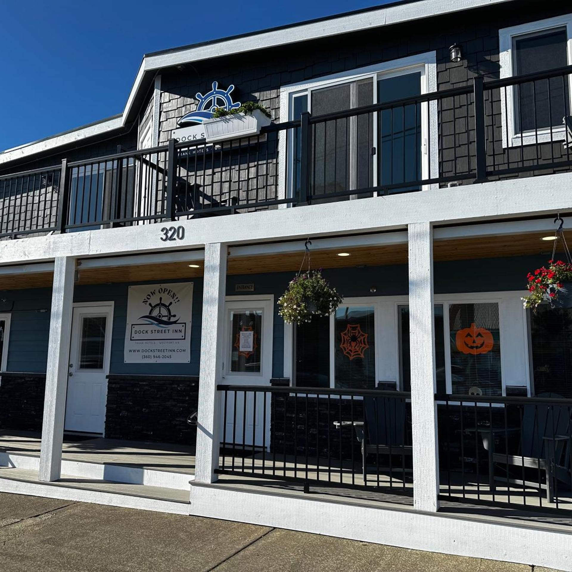 Dock Street Inn 2/50