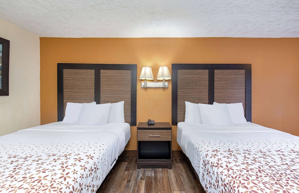 Americana Inn a Travelodge by Wyndham 15/50