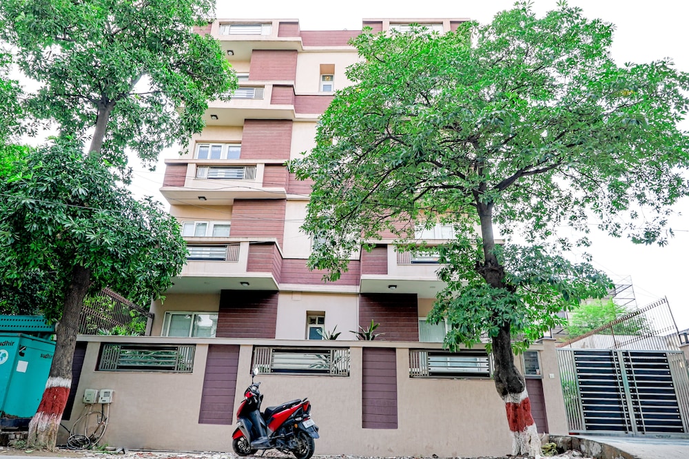 Ahuja Residency Sector 44 Noida 2/39