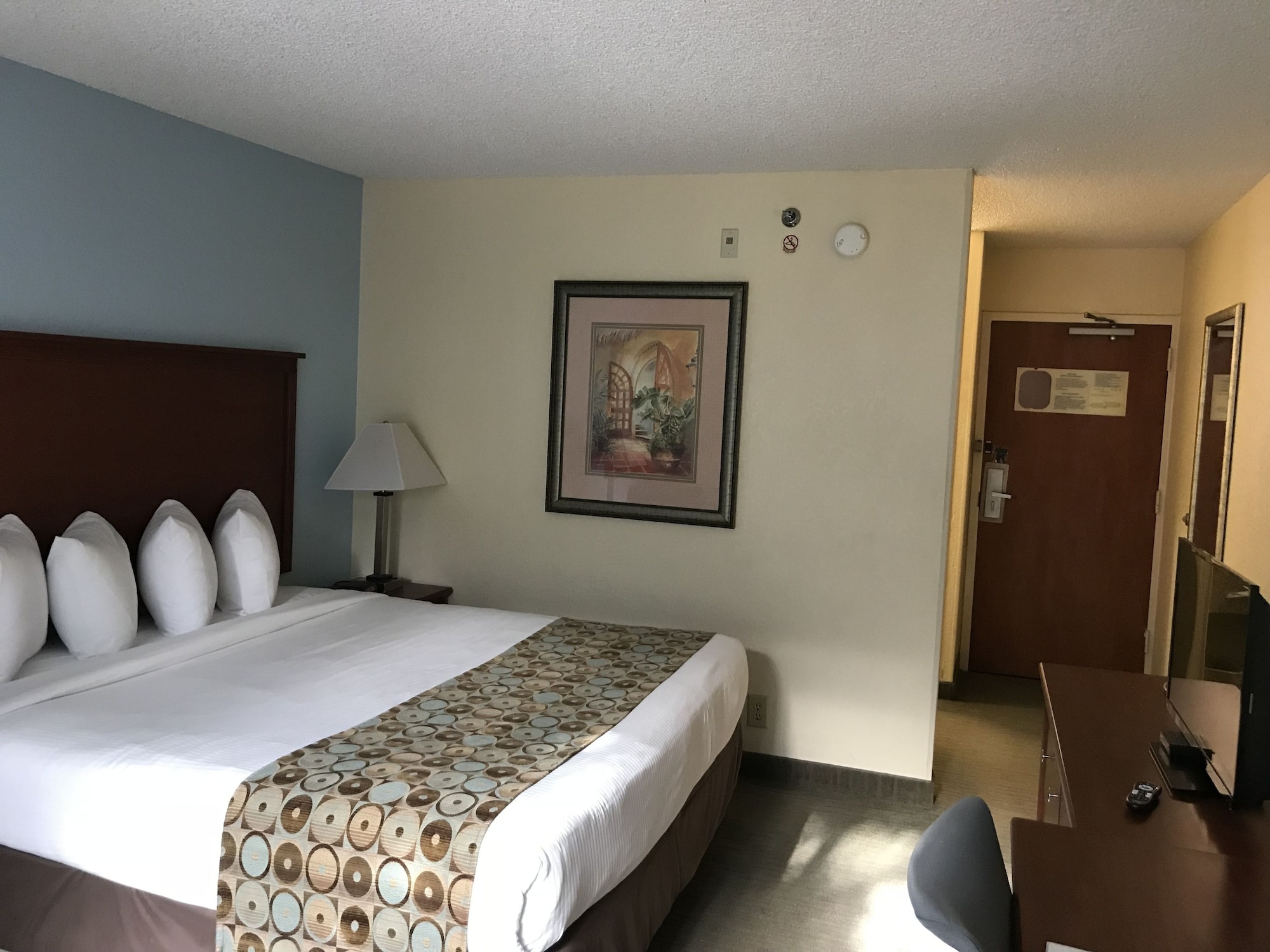 EXECUTIVE, KING BED