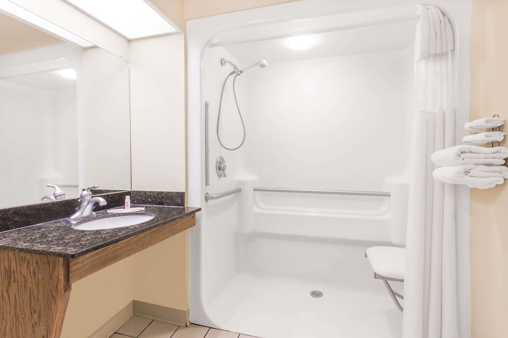 Days Inn By Wyndham Americus 10/31