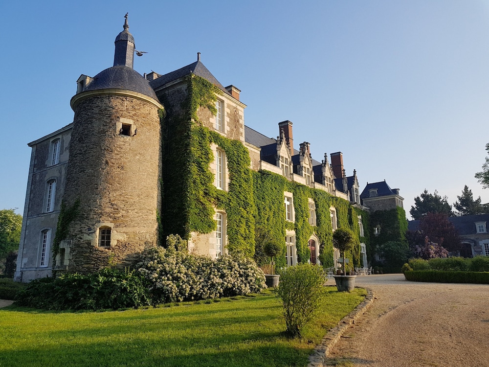 CHATEAU DE L'EPINAY 38/48