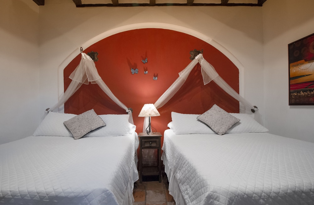 JUNIOR, 1 DOUBLE AND 1 SINGLE BED, PRIVATE BATHROOM, COURTYARD AREA