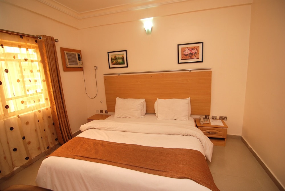 Ayalla Hotels Ltd 10/50