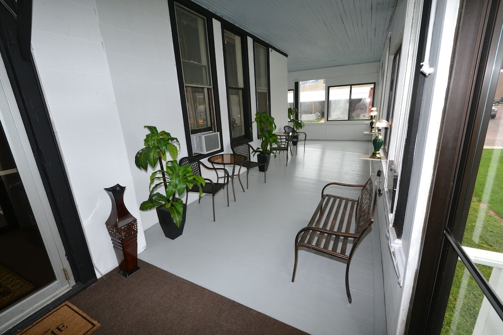 Perfect Stay Inn & Suites 3/49