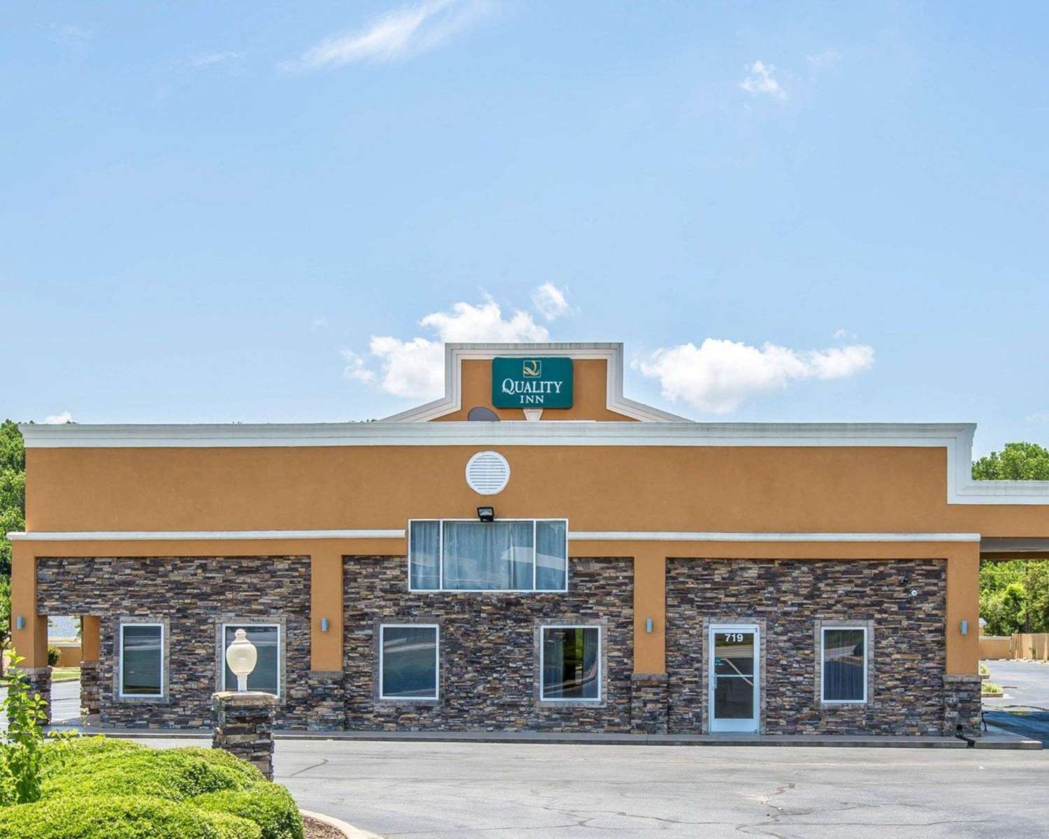 Quality Inn Greenwood Hwy 25 6/49
