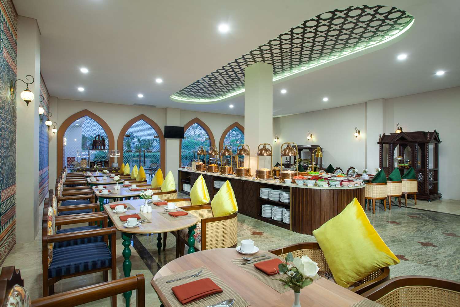 Alhambra Hotel & Convention 6/9
