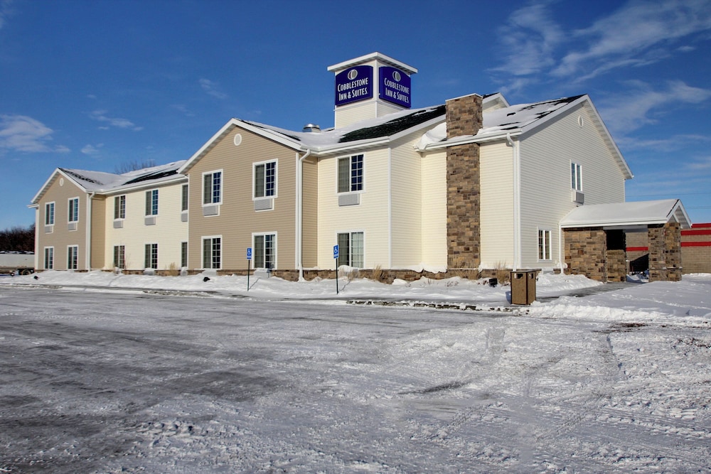 Cobblestone Inn & Suites - Carrington 61/67