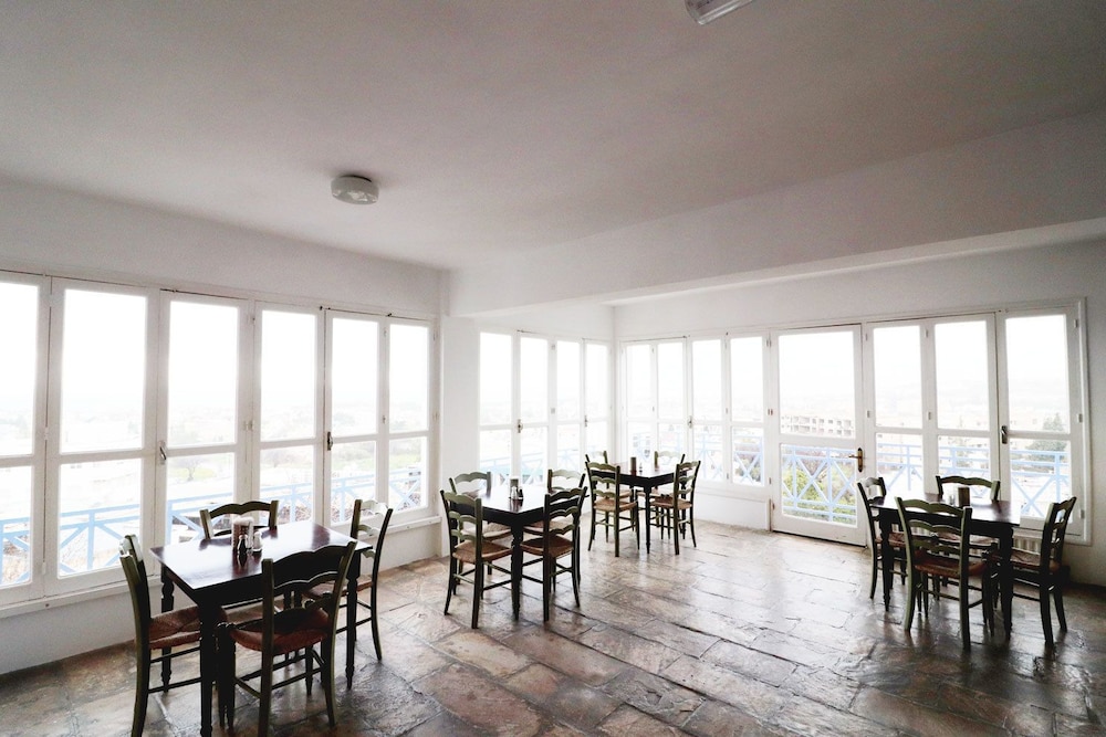 restaurant-cafeteria