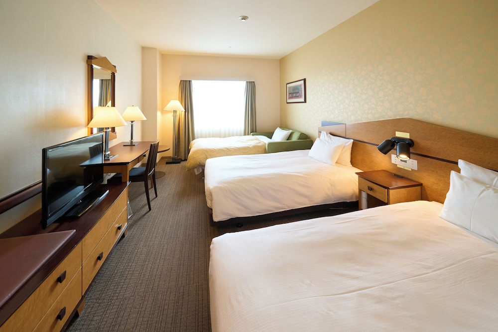 غرفة ثلاثية بسريرين منفصلين مع أريكة، Hotel Resol Gifu 3/4