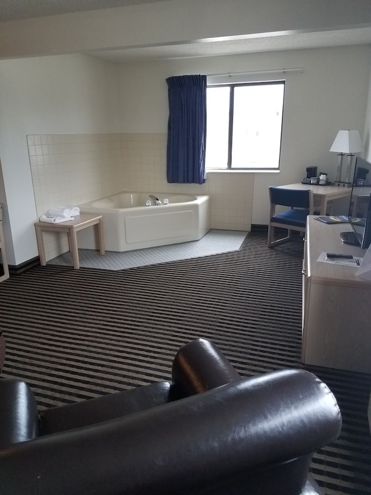 Super 8 by Wyndham Humboldt 41/48