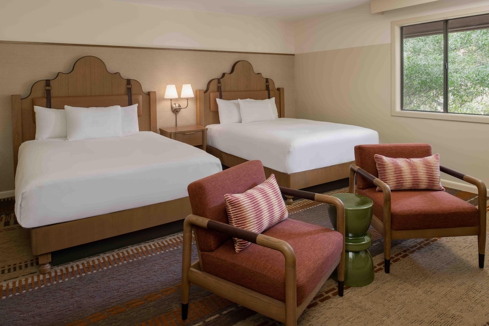 Junior Suite, 2 Queen Beds, Resort View