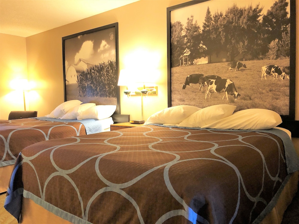 Super 8 by Wyndham Dodgeville 10/32
