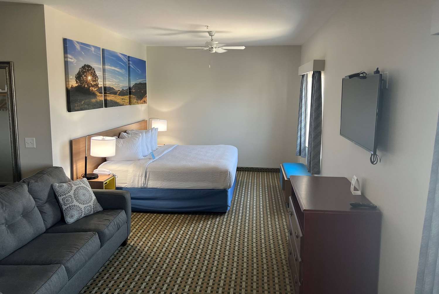 Days Inn & Suites by Wyndham Columbus NE 3/20