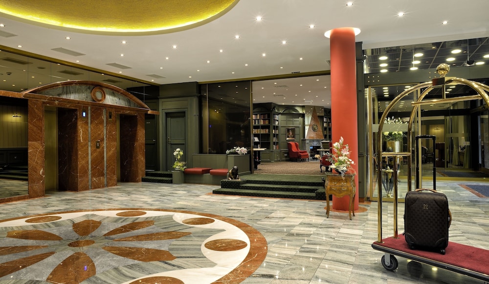 Savoy Hotel Prague 7/82