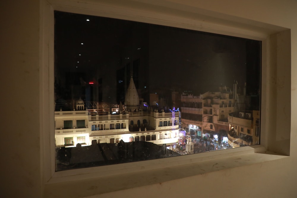 HOTEL GOLDEN TOWER. 40/42