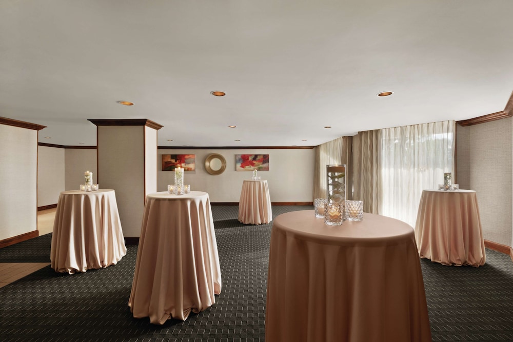 DoubleTree by Hilton South Charlotte Tyvola 35/54