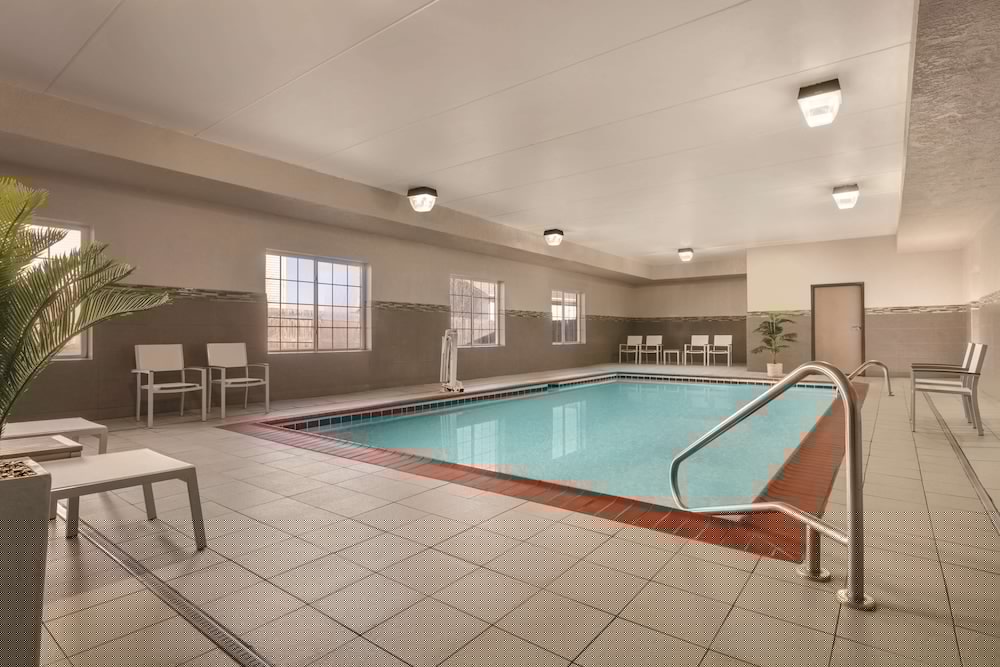 Country Inn & Suites by Radisson, London, KY 26/41