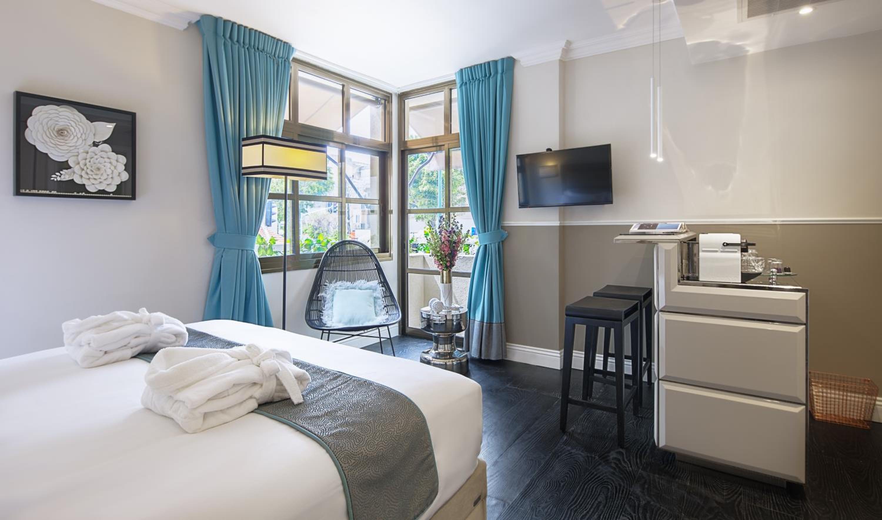 DELUXE, DOUBLE BED
