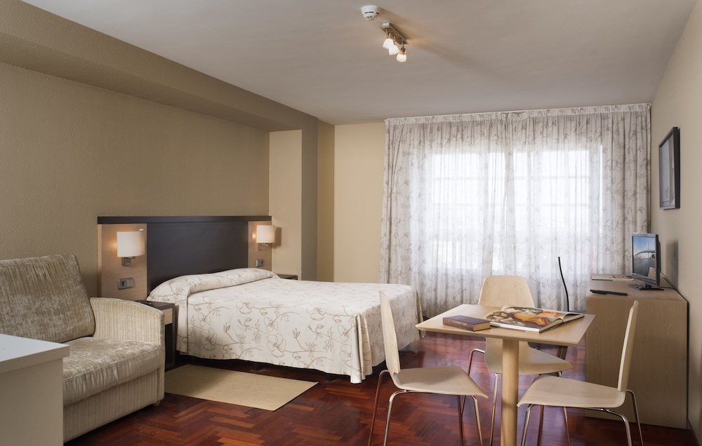 APARTMENT, TRIPLE