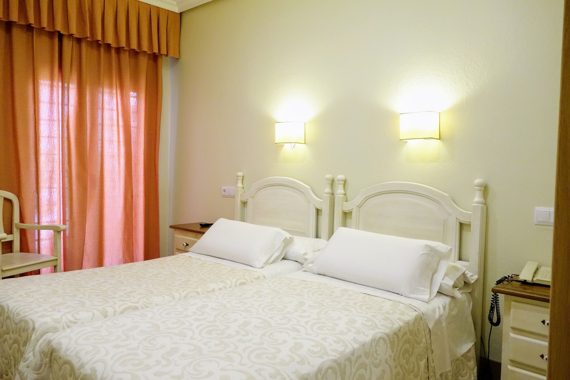 غرفة قياسية بسريرين منفصلين، Hostal Toledo 5/10