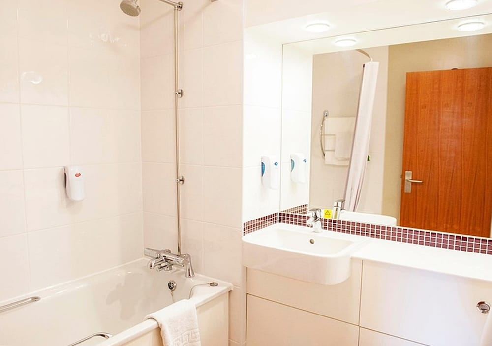 Casa Mere Manchester Airport Knutsford Sure Collection by BW 4/16