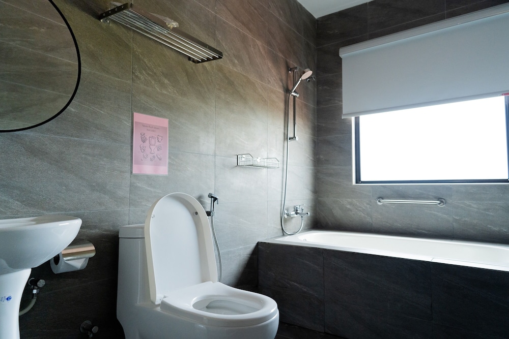 RM Hotel Muar 113/118