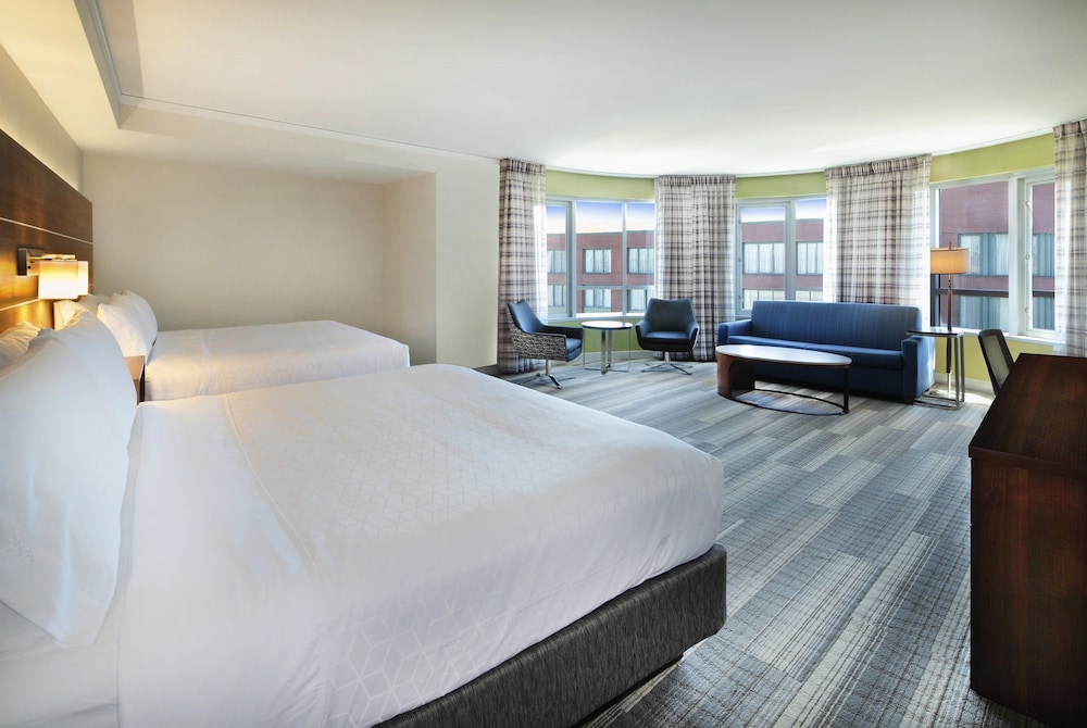Holiday Inn Express and Suites Fishermans Wharf 9/59
