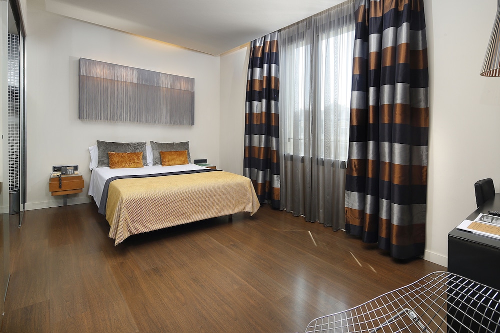 WILSON BOUTIQUE HOTEL 12/64