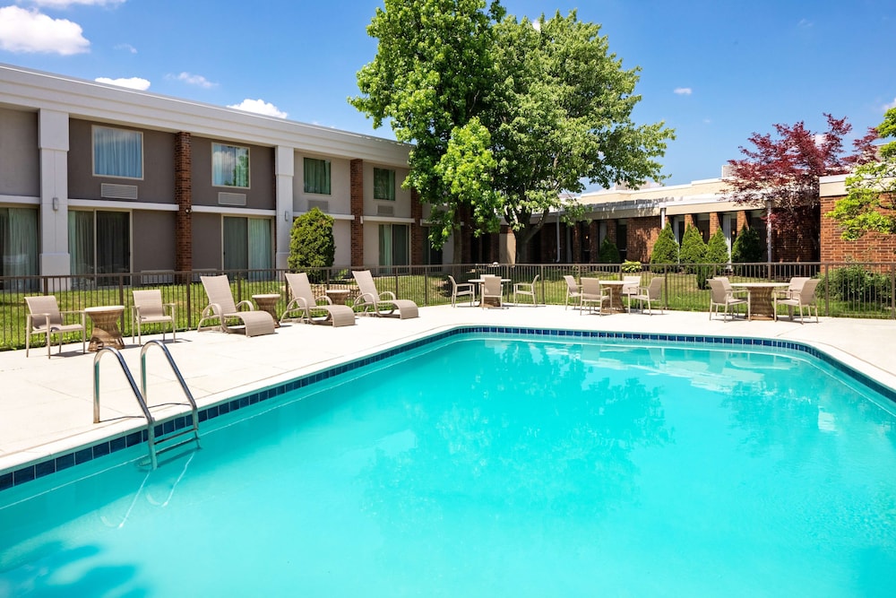 DoubleTree by Hilton Ann Arbor North (ex Holiday Inn Ann Arbor-Near The Univ. Of Mi)