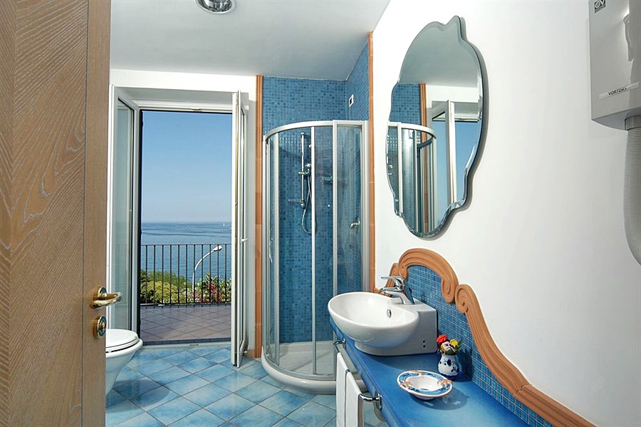 DELUXE, DOUBLE BED, SEA VIEW