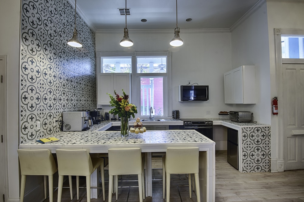 Best Location 7BR Next to FR Quarter! By YouRent 30/48