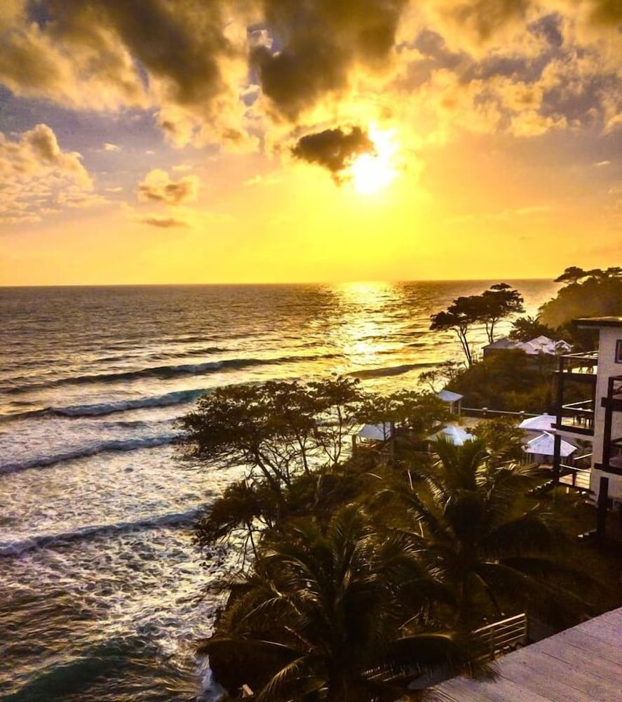 Sea Cliff Resort 46/50