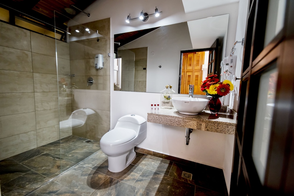 LA CAMPANA HOTEL BOUTIQUE 24/64