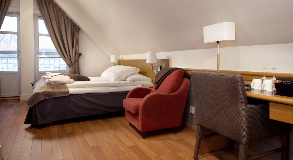Home Hotel With 4/35