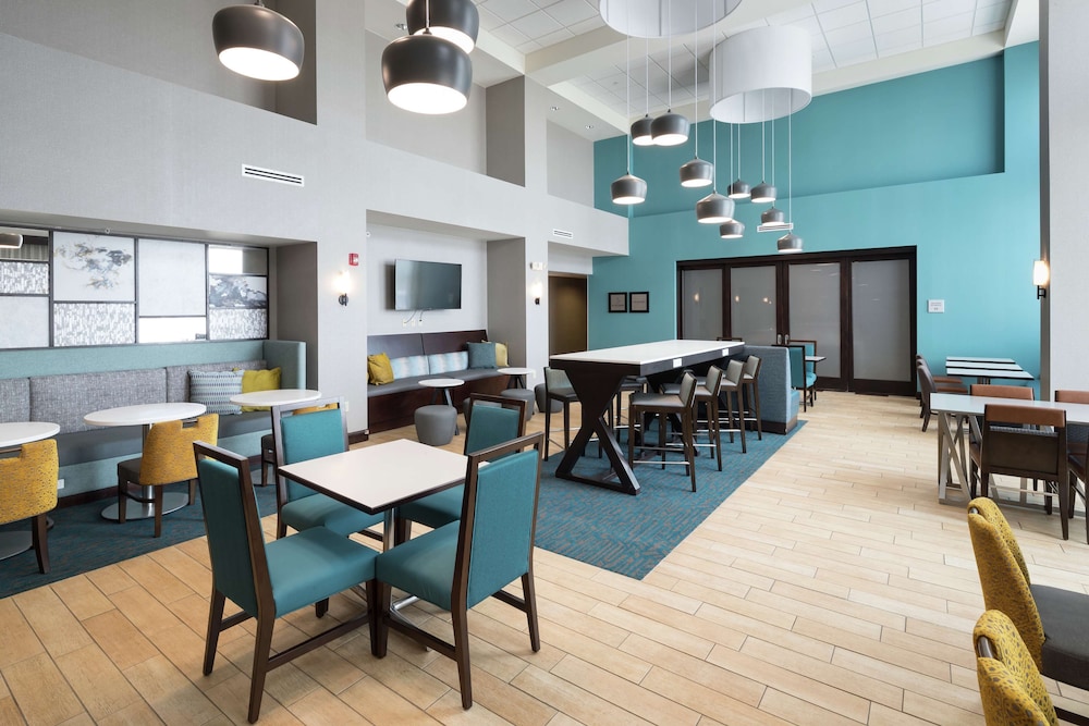Hampton Inn And Suites Rochester North 35/42