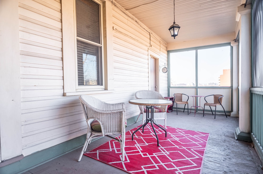 Auberge Mcgees Inn 39/75
