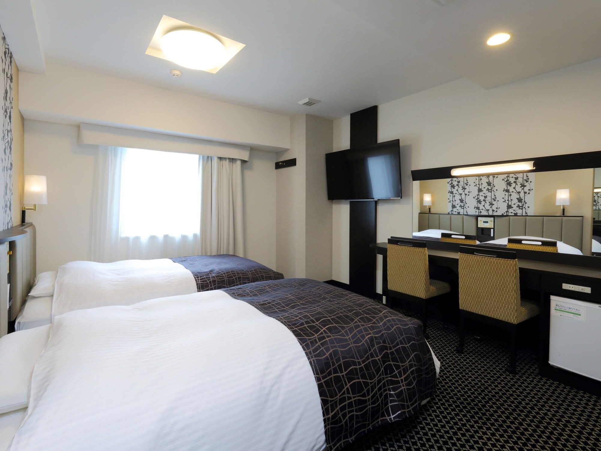 ROOM, TWIN BEDS
