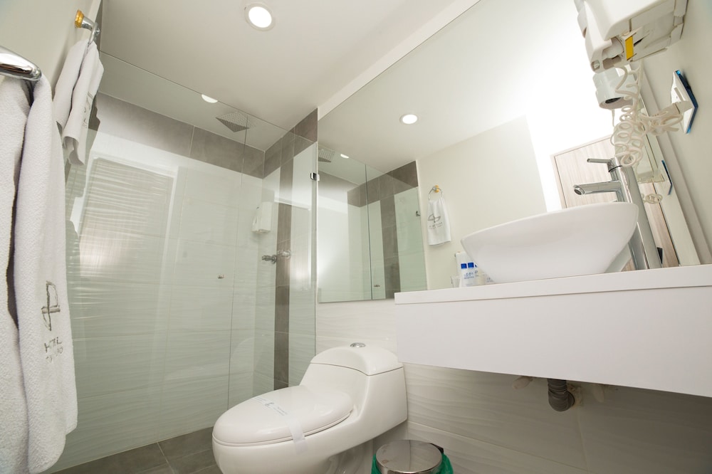 Aparta Suites Torre Poblado 37/40