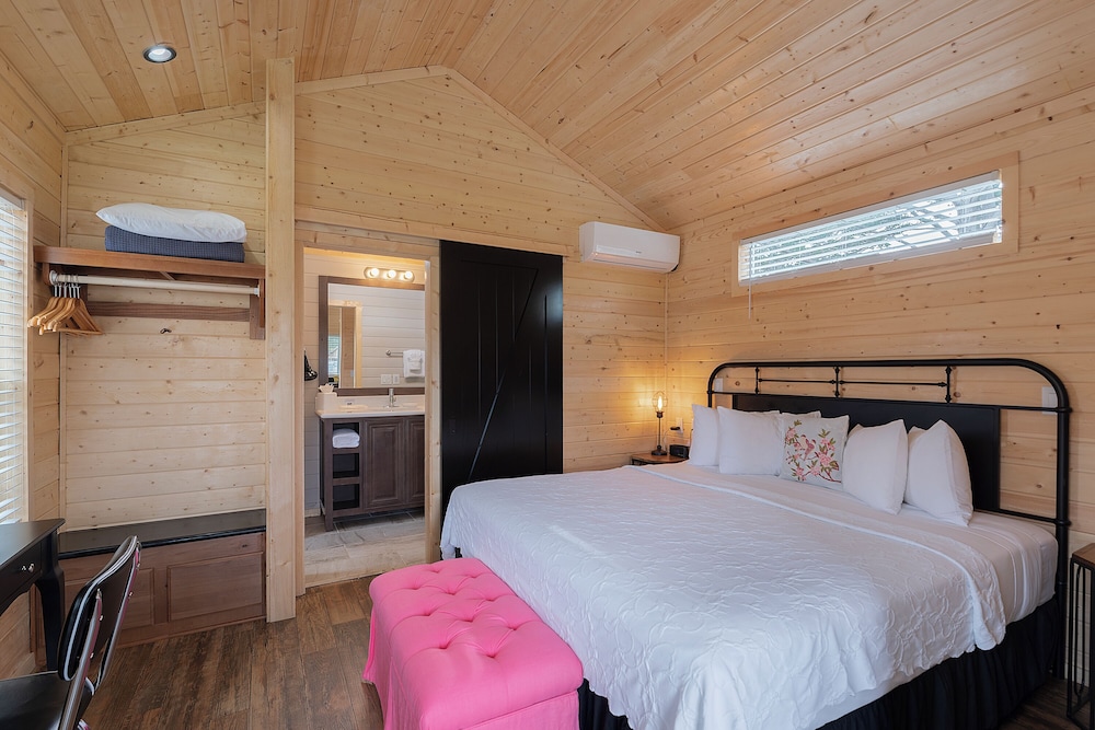 Deluxe, Cottage, Studio, King Bed, Kitchenette