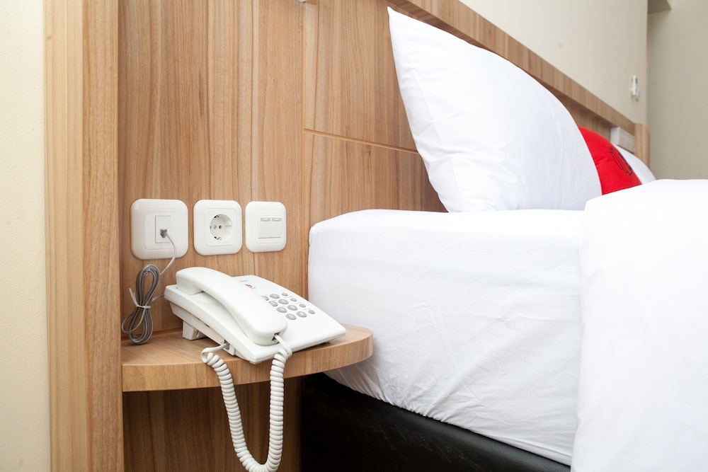 Reddoorz Plus Near Pasundan University 23/25