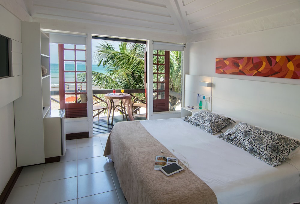 DELUXE, PARTIAL OCEAN VIEW