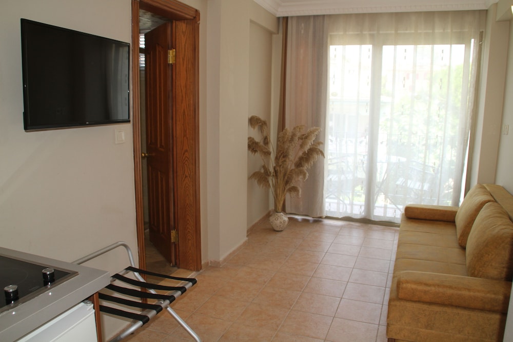 Rosy Suites Hotel 32/50