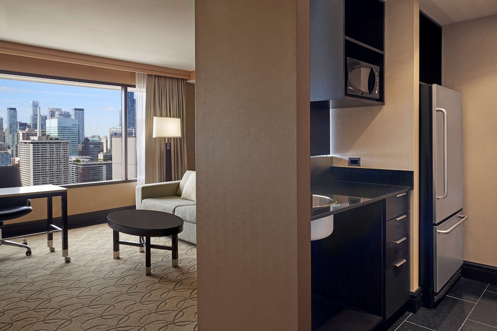 Hilton Toronto 57/75