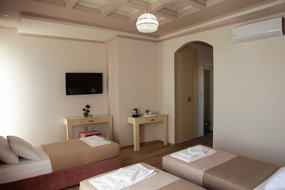 Hotel Veliera 46/70