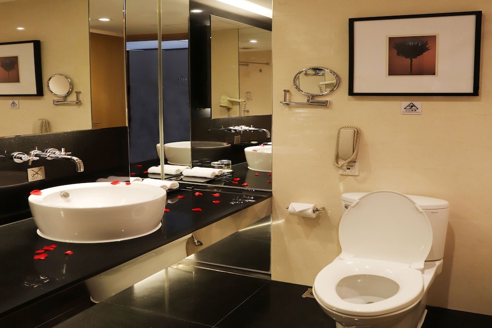 Jianguo Guangzhou Hotel 52/59